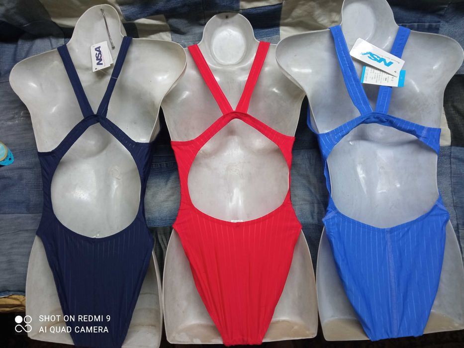 Купальники для бассейна.