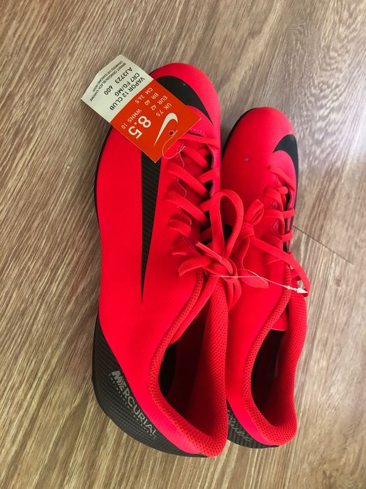 Продавам Обувки за Футбол