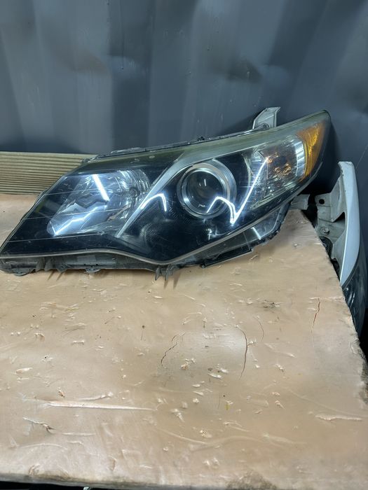 Фара на Камри 50