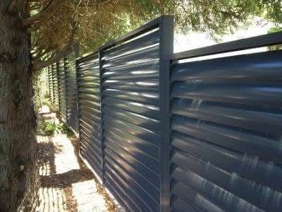 Construim garduri și porți la cerința clientului