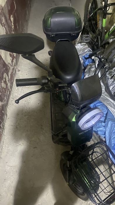 Bonvi scooter sotiladi srochna