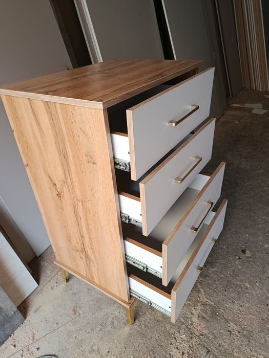 Kamod komod chestr dastafka besplatna  razmer visata 99  sh 65. gl 45