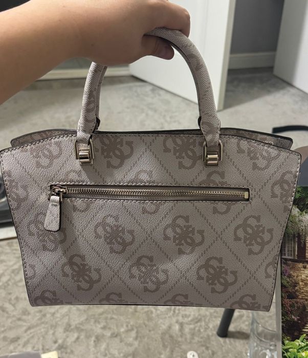 Сумка-тоут Guess