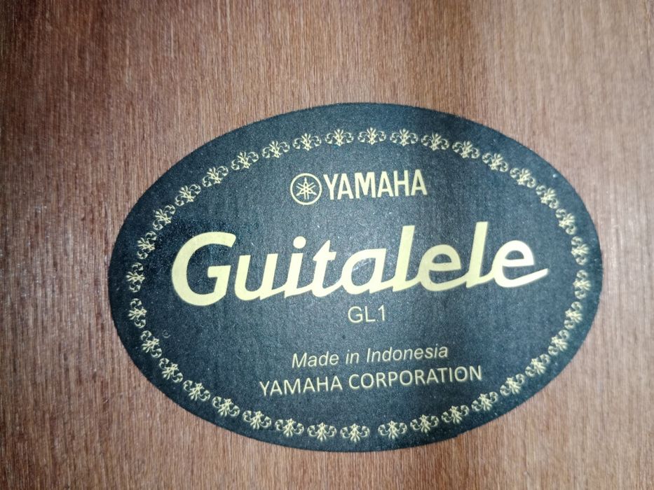 Yamaha GL1 гиталеле