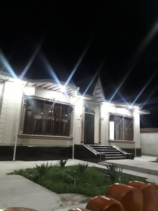 Hovli sotiladi. Navoiy v. Karman tn. 8 sotixli 7 xonali uy