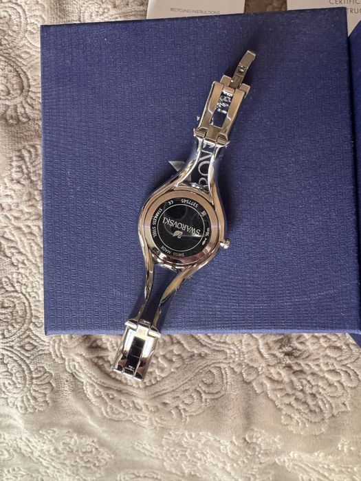 Часовник svarovski