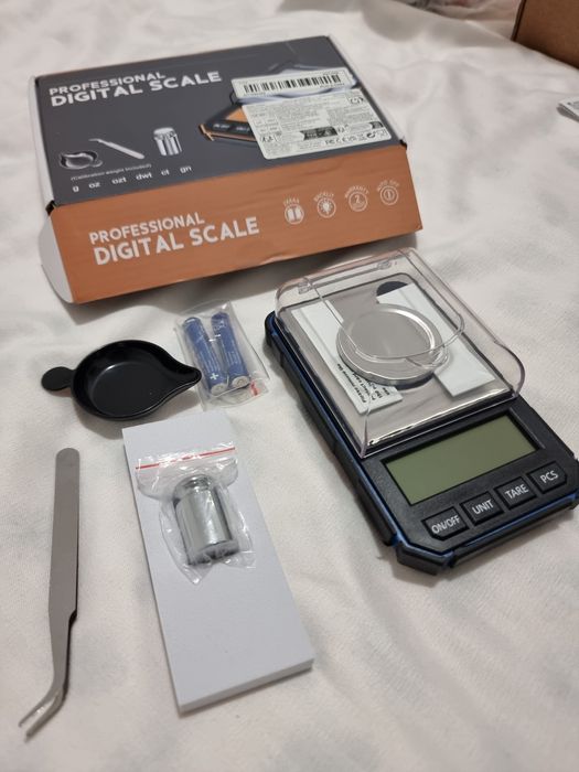 Cantar profesional pentru bijuterii (precizie 0,001g)