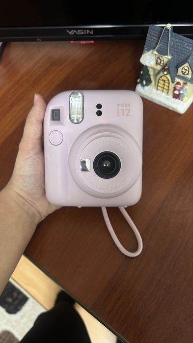 Продам Instax mini 12