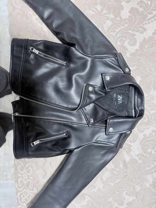 Продам детскую куртку зара