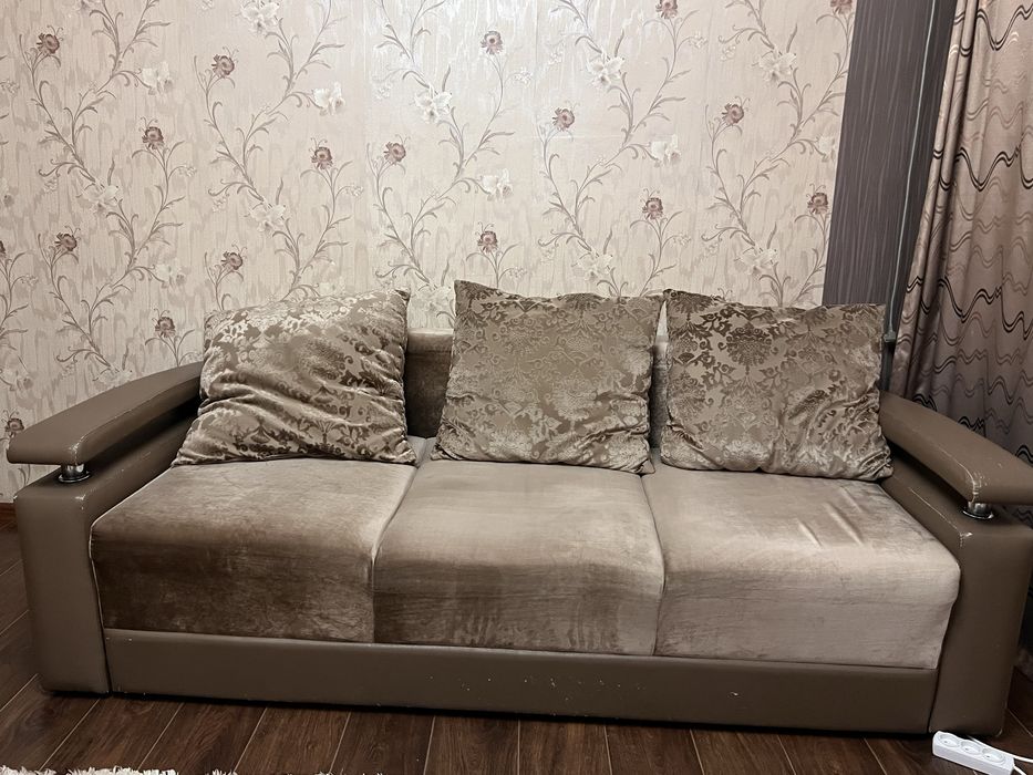 Срочно продам диван +кресло