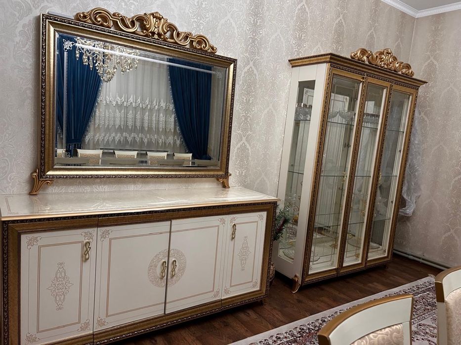 Стол, стулья , мебель для гостиной