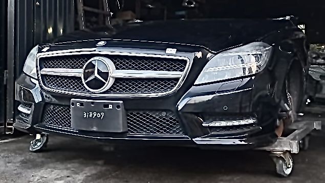Передняя часть Мерседес W211.
