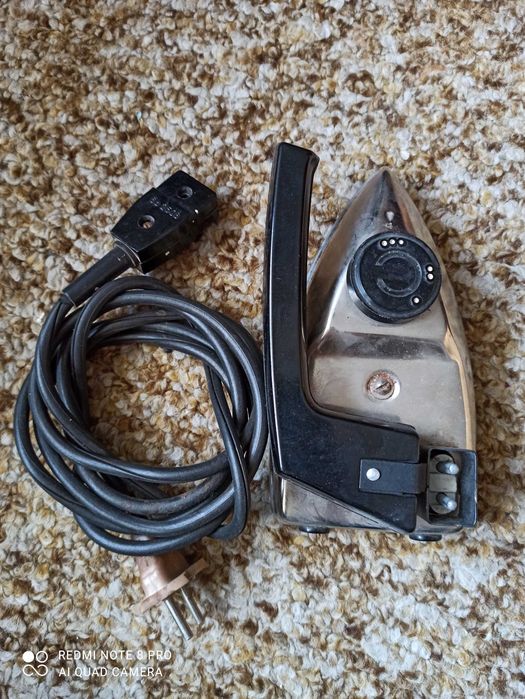 Старинна ютия за колекция