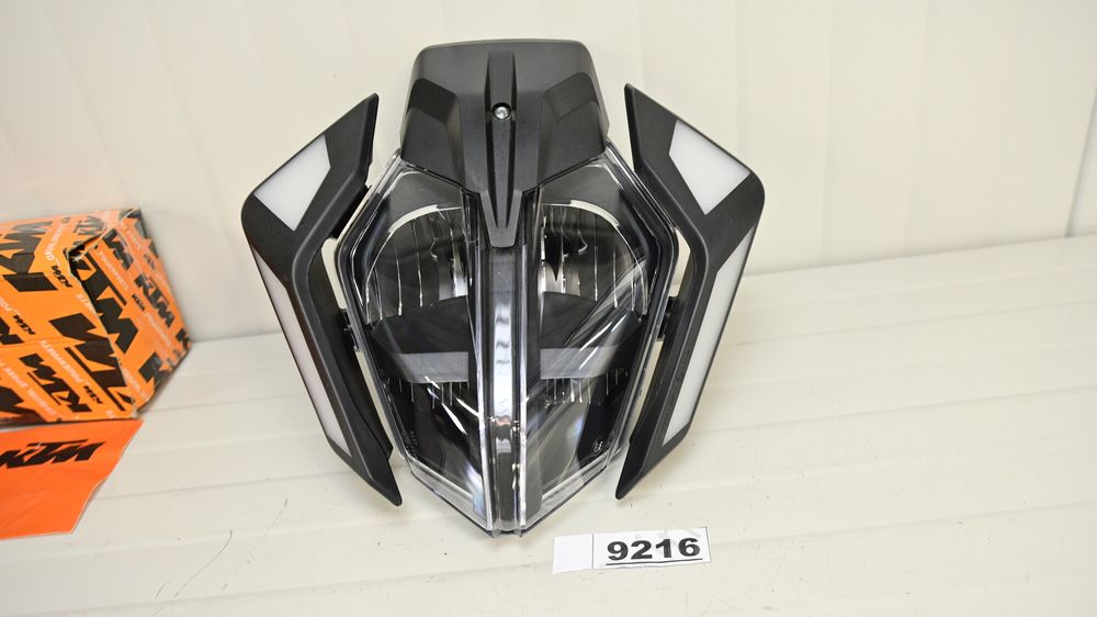 KTM Duke 390 2024 Far cu lumini DRL