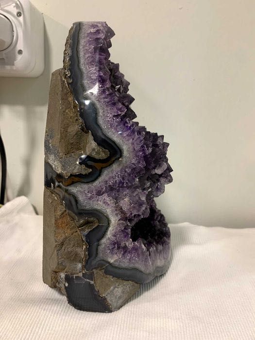 Аметистен Катдерален /Естествен Кристал