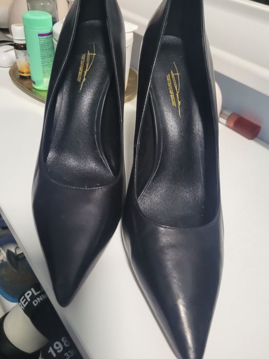 Обувки с висок ток