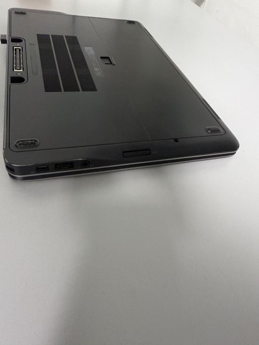 Dell Latitude E7240  i5 8GB RAM