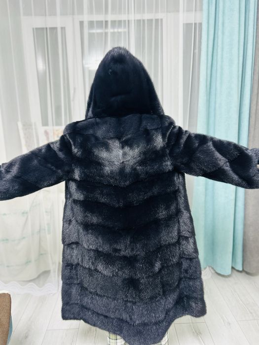 продам норкувую шубу