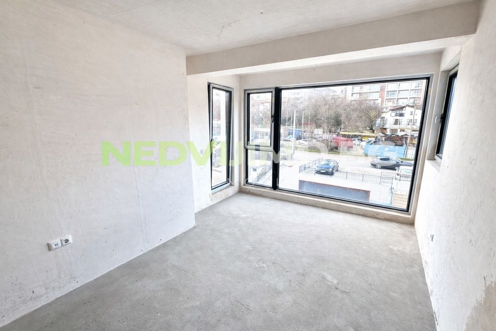 Продава се Тристаен апартамент в Варна, Бриз - 90 кв.м за 1111 €/кв.м - Снимка #2