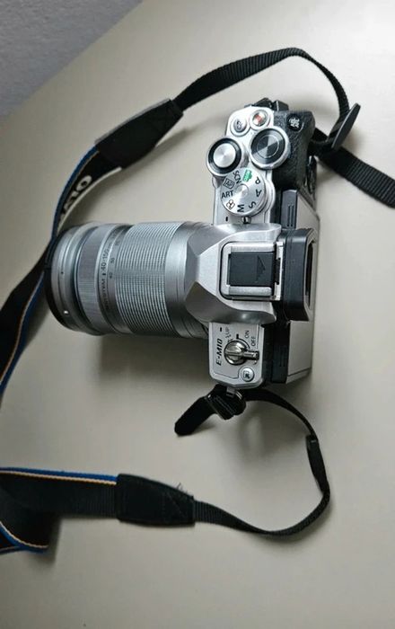 Olympus OM-D E-M10 Mark IV + 40-150