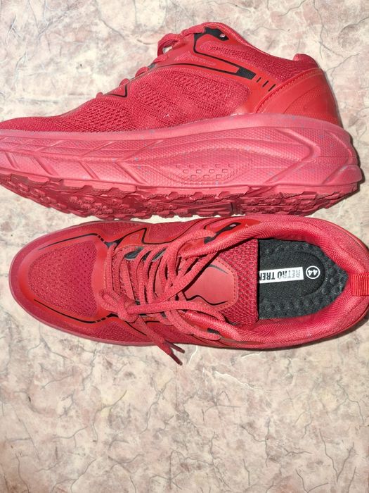 Мужские кроссовки продам