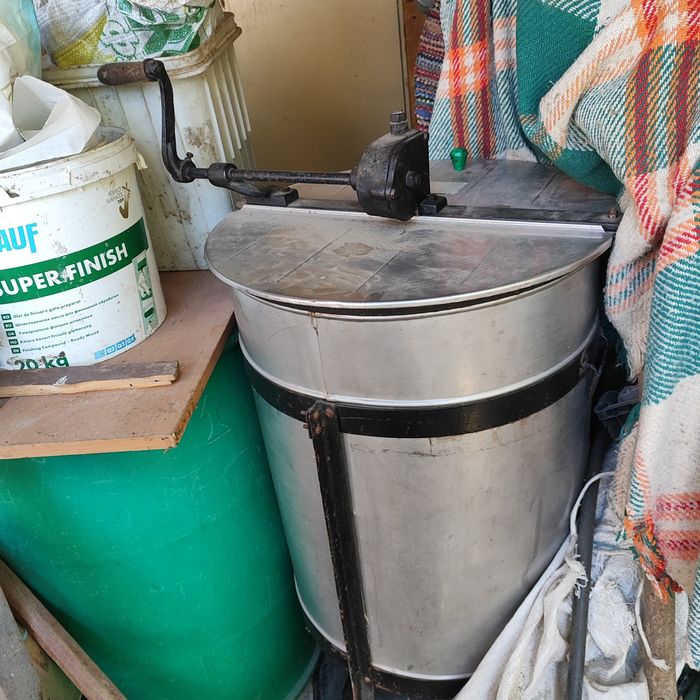 Центрофуга за мед