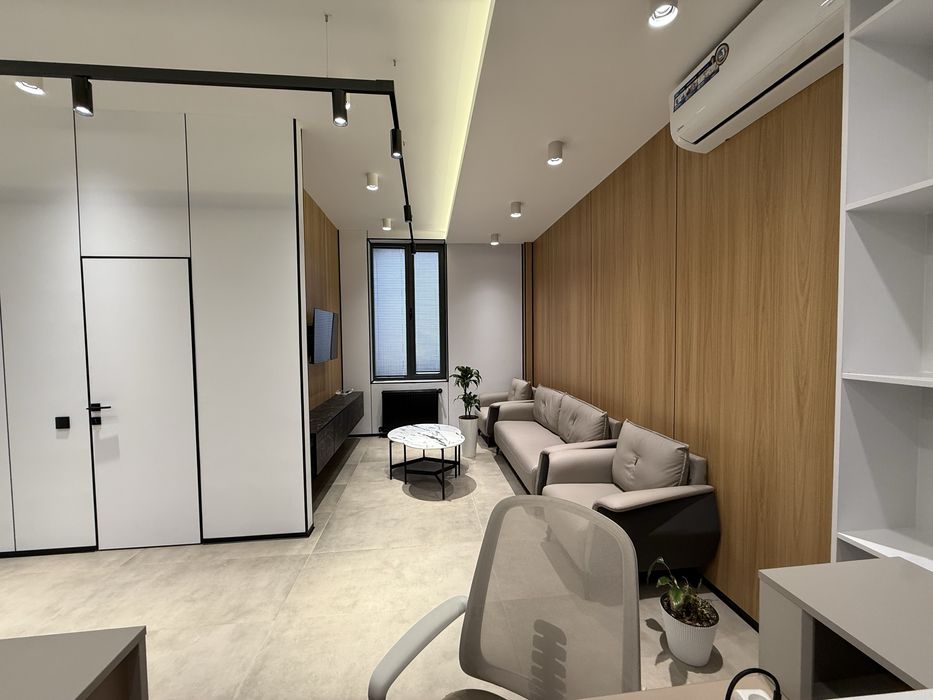 Эксклюзивный офис с мебелью в бизнес центре Luminar