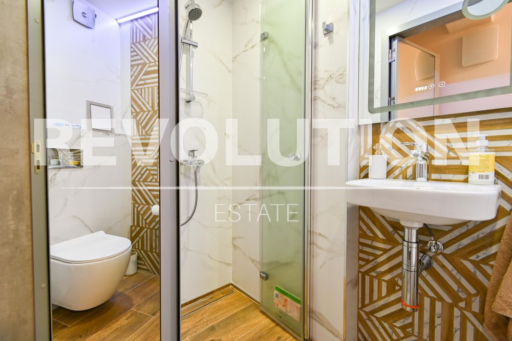 Четиристаен апартамент в ж.к. Зона Б-18.