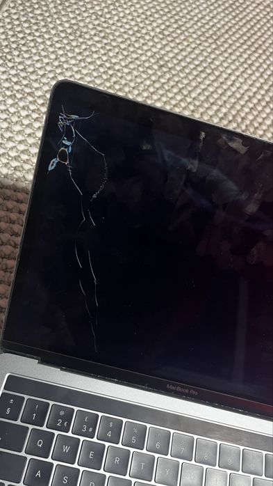 Macboock pro 13.3 2017 display spart !