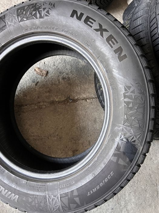 2 anvelope de iarna 235/65/17 nexen 2022!