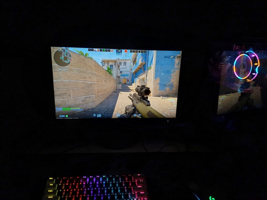 Kompyuter sotiladi srochno