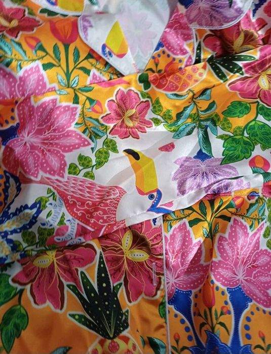 Ново! Дамска сатенена пижама от две части.