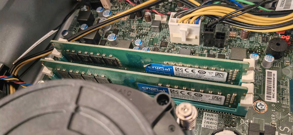 Lenovo ThinkCentre M720s SFF/Core i5-8400/16GB RAM/256GB SSD/Intel UHD