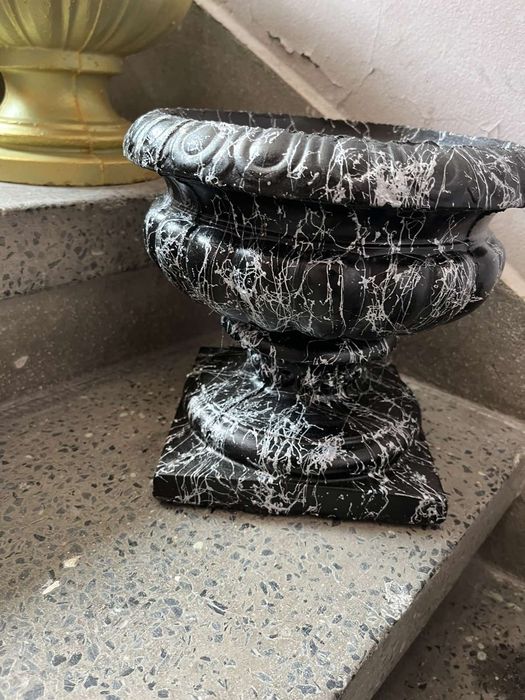 Ръчно произведени кашпи и саксии