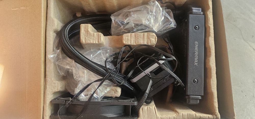 Enermax Aquafusion ADV 120mm водно охлаждане за PC, черен