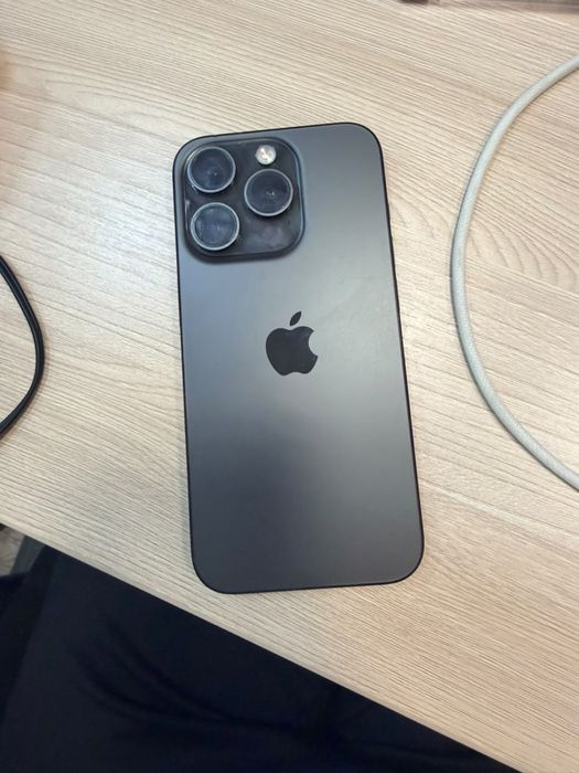 iPhone 15 Pro 256GB Black Titanium (в отличном состоянии)