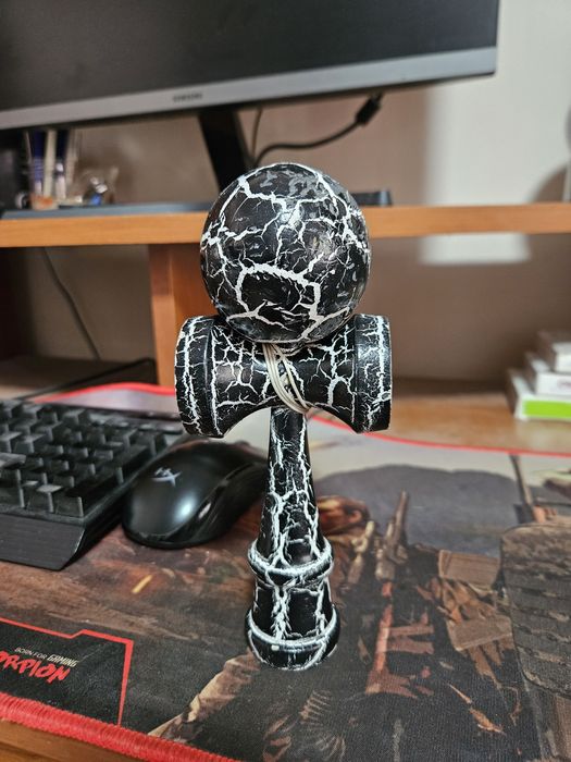 Kendama din lemn semiprofesionala