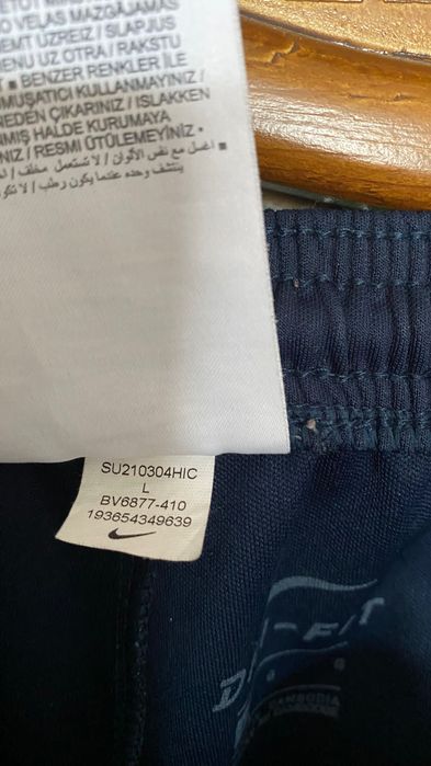 Nike L долнища отлични