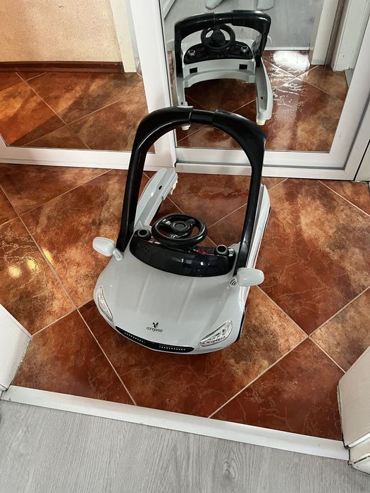 Бебешка Проходилка и Уокър