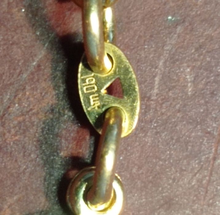 Красивый браслет на руку.