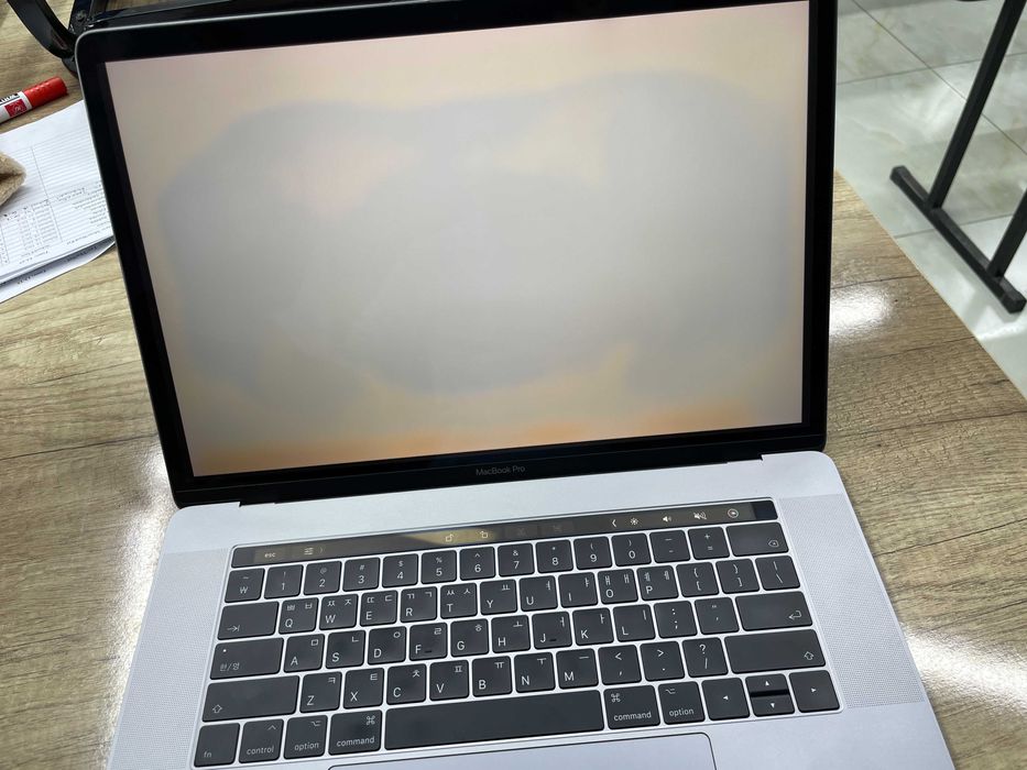 MacBook Pro 15' 16/512 i7 touchbar