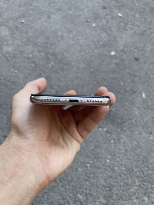 Продаю iPhone X