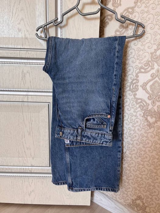 Синие джинсы zara