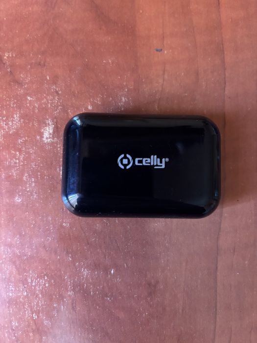 Чисто нови Bluetooth слушалки НЕИЗПОЛЗВАНИ