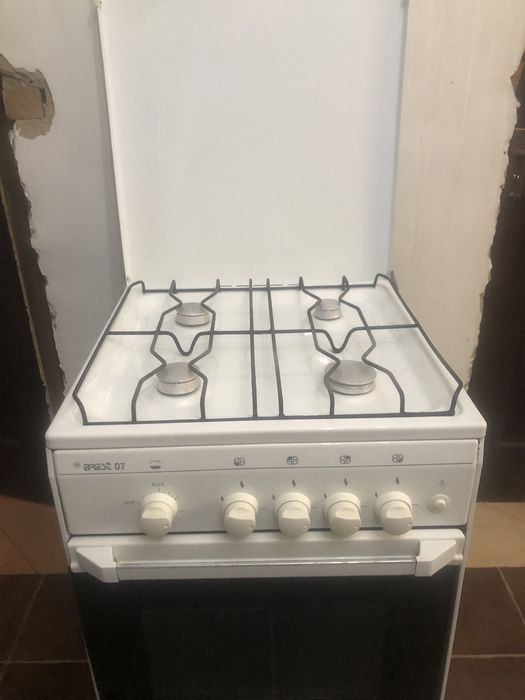 Продам газовую плиту