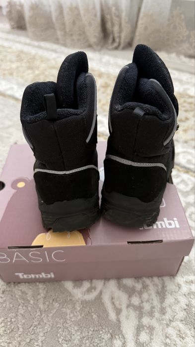 Продам зимние ботинки на мальчика 23 р