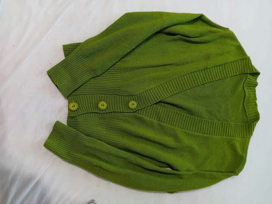 Pulover verde cu nasturi M