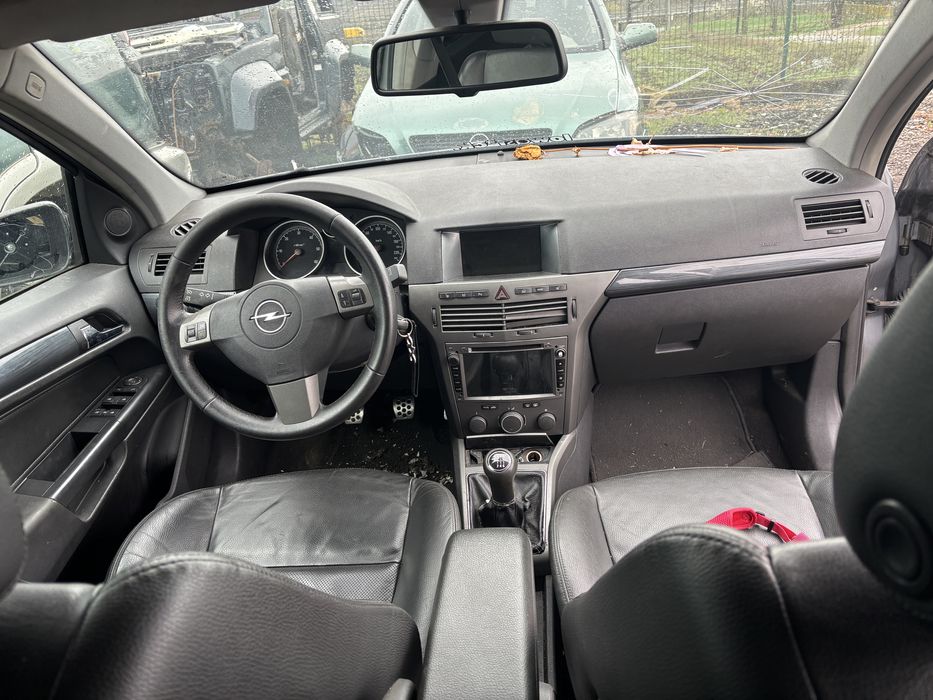 Dezmembrez opel astra h