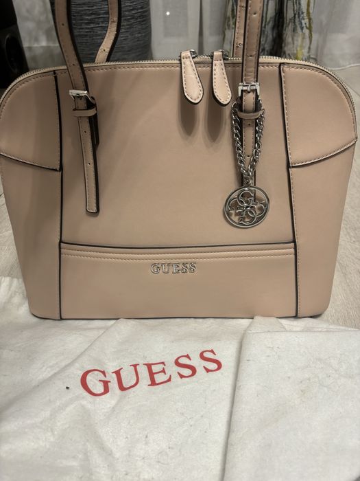 Vand poseta Guess ca noua culoare nude/roz