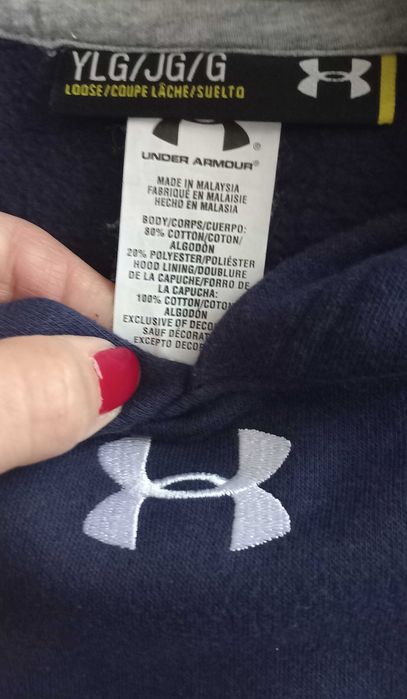 Under Armour почти нов оригинален детски суичър с качулка